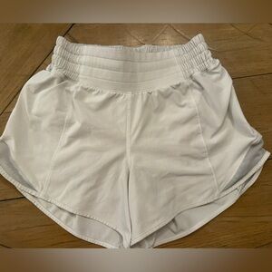 Lululemon hotty hot 2.5 shorts